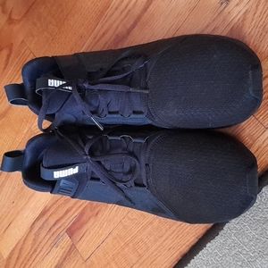 Lightly used men's puma's